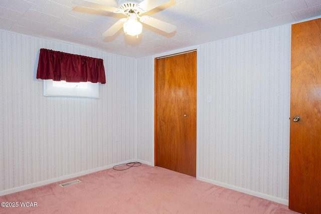 carpeted empty room featuring ceiling fan