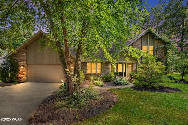 800 Heritage Dr, Lima, OH 45804 - mid-century modern home featuring driveway, brick siding, a garage, and a front lawn