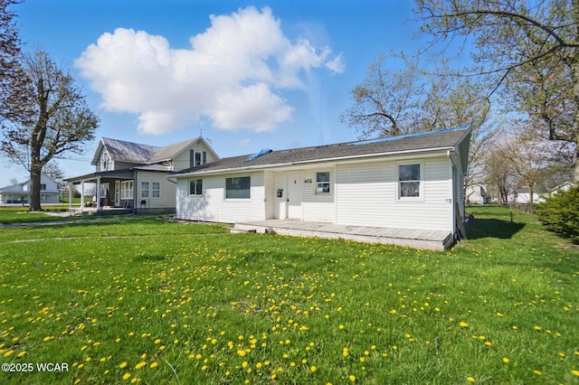 402 S Fifth St, Continental, OH 45831 - back of property with a lawn