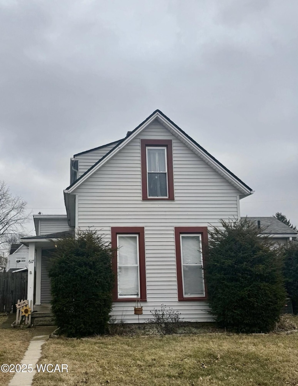 exterior space featuring a yard