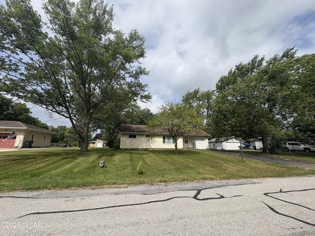 4214 Poinsetta Dr, Lima, OH 45806 - photo 1