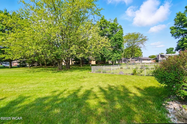 2101 Kimberly Dr, Lima, OH 45805 - view of yard
