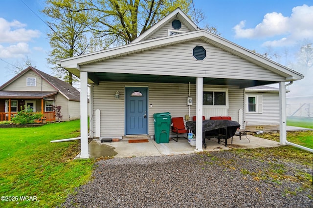 view of front of home featuring a front lawn and a patio area