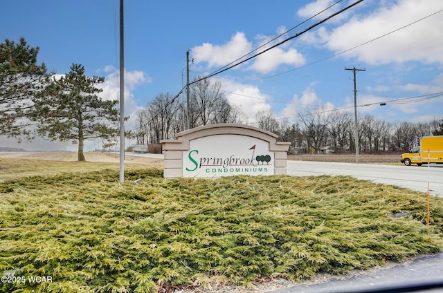 view of community / neighborhood sign