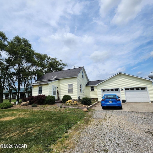 view of front facade with a garage and a front yard