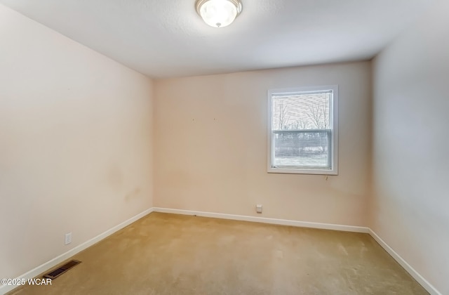 unfurnished room featuring light carpet, visible vents, and baseboards