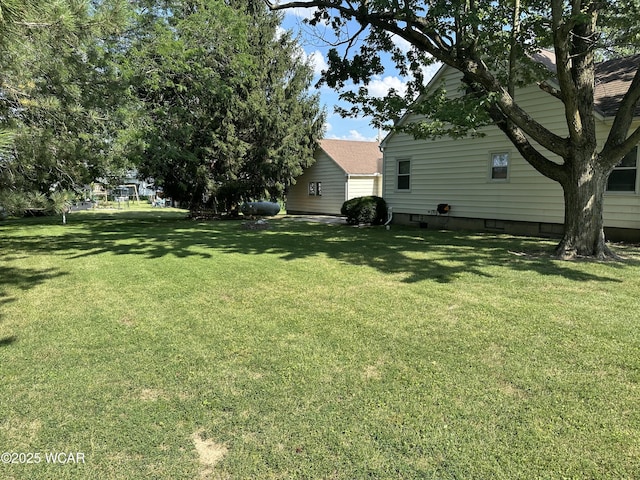 400 N Westminster St, Waynesfield, OH 45896 - view of grassy yard