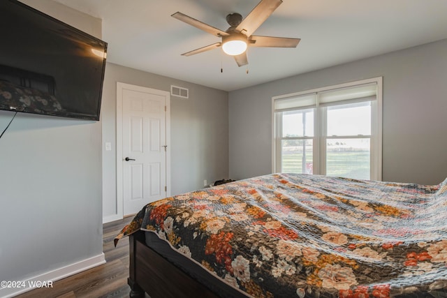 bedroom featuring dark wood-type flooring and ceiling fan