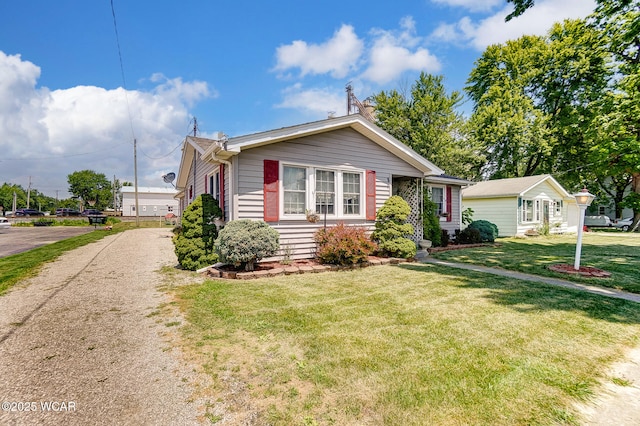 view of front of home featuring a front yard