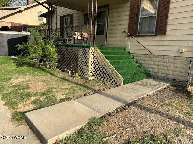 430 N Jameson Ave, Lima, OH 45805 - view of yard featuring covered porch