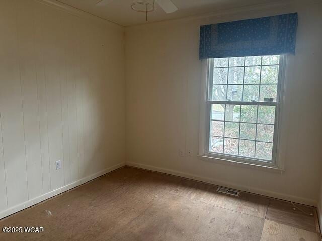 empty room featuring ceiling fan and a wealth of natural light