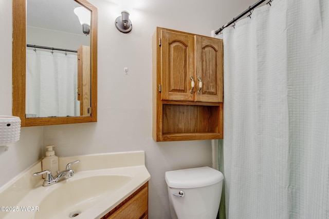 1153 Bahama Dr, Lima, OH 45801 - full bathroom featuring curtained shower, vanity, and toilet