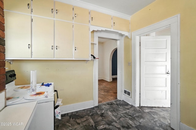 513 Gordon Ave, Van Wert, OH 45891 - laundry area featuring arched walkways and washer / dryer