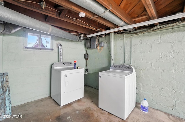 1574 Oakland Pkwy, Lima, OH 45805 - washroom with washing machine and clothes dryer