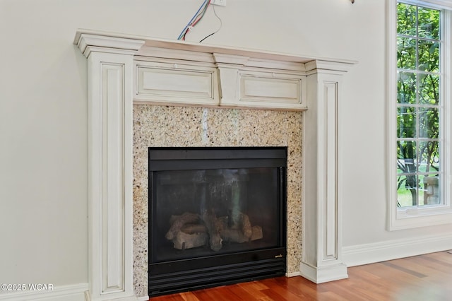 7 Estate Dr, Lima, OH 45805 - detailed view of wood finished floors and a high end fireplace