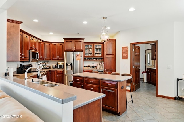 3901 Willow Oak Trl, Lima, OH 45807 - kitchen featuring appliances with stainless steel finishes, a breakfast bar area, a sink, recessed lighting, and light countertops