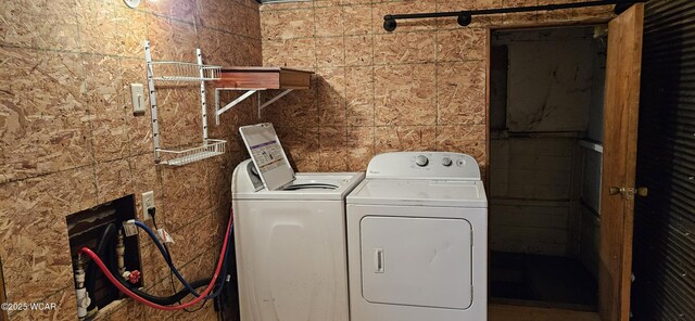 820 N Main St, Lima, OH 45801 - laundry area with washer and clothes dryer
