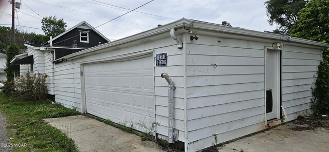820 N Main St, Lima, OH 45801 - view of detached garage
