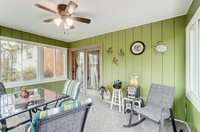 sunroom with ceiling fan