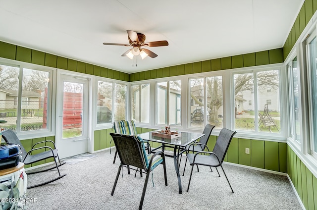 sunroom with ceiling fan