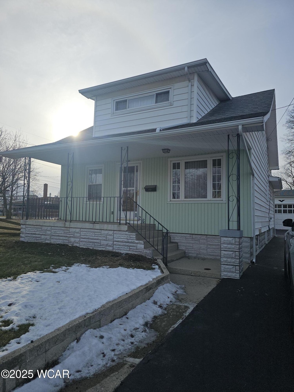 view of front of house featuring covered porch