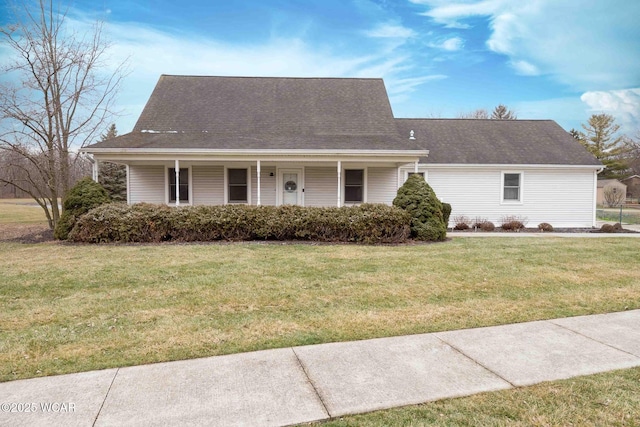 view of front of home featuring a front yard