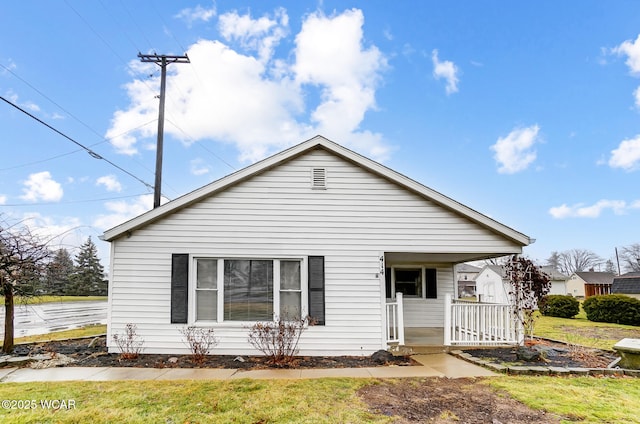 view of front facade with a front yard and a porch