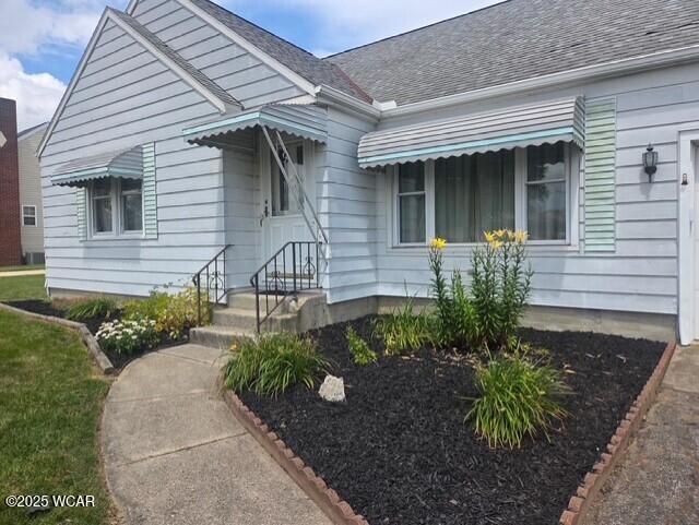 704 Defiance St, Wapakoneta, OH 45895 - photo 1