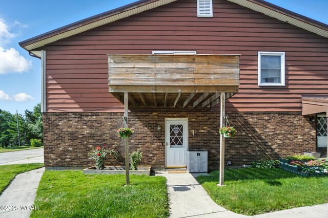 591 Monticello Ave Unit A, Lima, OH 45804 - view of front facade with brick siding and a front yard