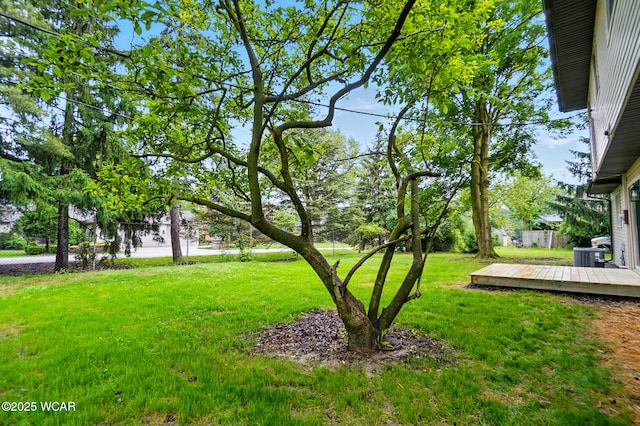1257 Timberlane Dr, Lima, OH 45805 - view of grassy yard featuring a deck