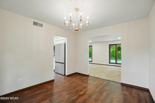 1257 Timberlane Dr, Lima, OH 45805 - empty room featuring a chandelier, wood finished floors, and baseboards