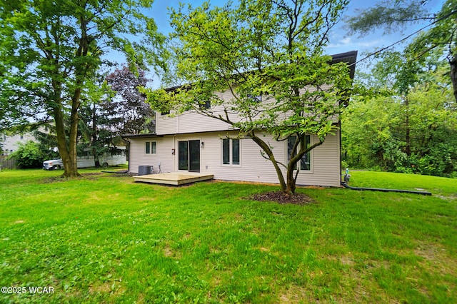 1257 Timberlane Dr, Lima, OH 45805 - back of house featuring a wooden deck and a lawn