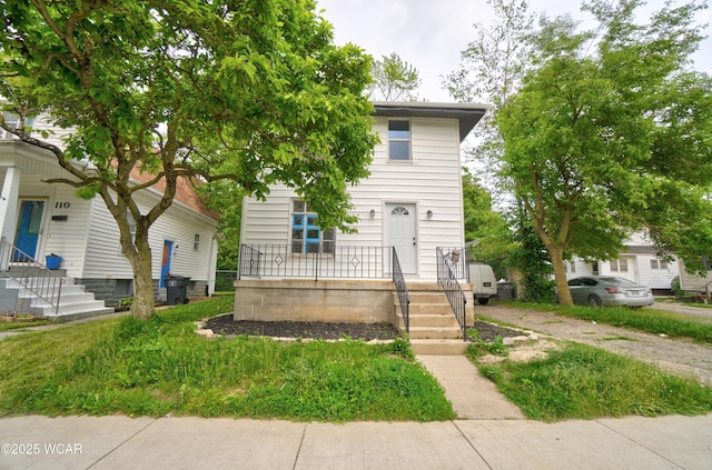 108 N Woodlawn Ave, Lima, OH 45805 - view of front of home