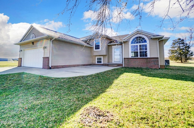 tri-level home with an attached garage, driveway, and a front yard