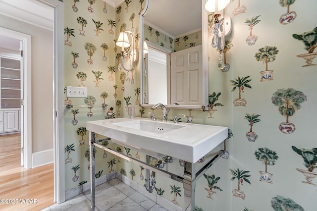 bathroom featuring ornamental molding