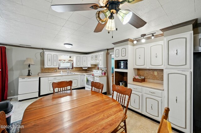 1398 Lutz Rd, Lima, OH 45801 - dining area with ceiling fan