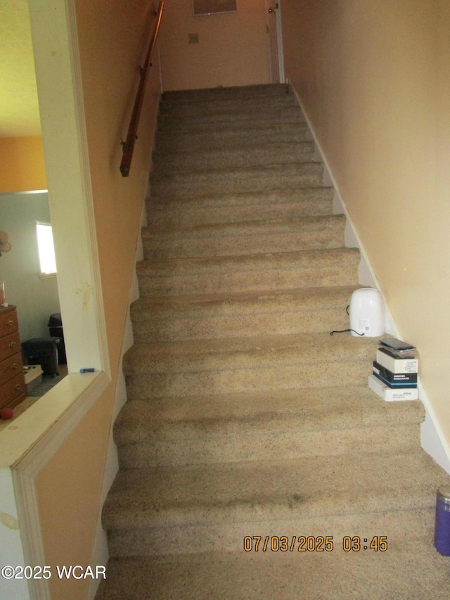 514 S Wayne St, Kenton, OH 43326 - view of stairway