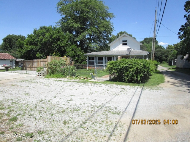 514 S Wayne St, Kenton, OH 43326 - view of front of house with driveway