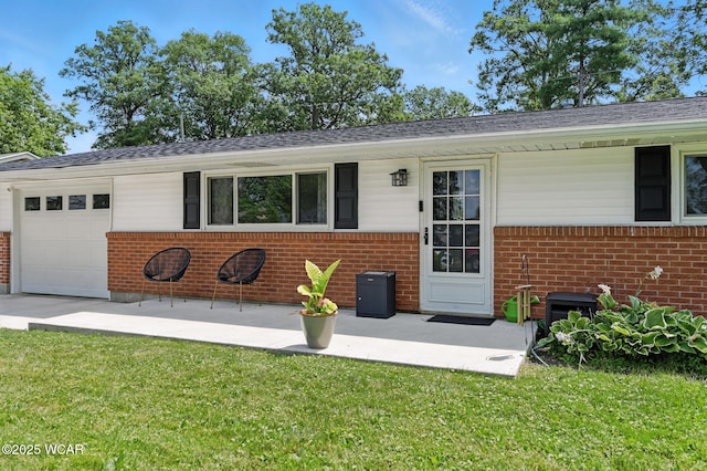 2238 N Glenwood Ave, Lima, OH 45805 - ranch-style home featuring a garage, brick siding, and a front yard