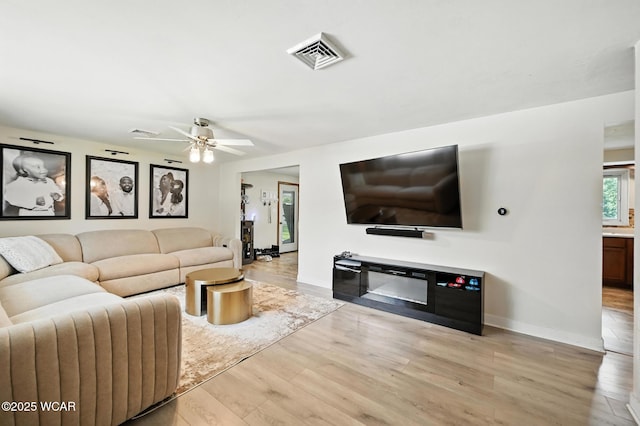 2238 N Glenwood Ave, Lima, OH 45805 - living area featuring a ceiling fan and light wood-style flooring