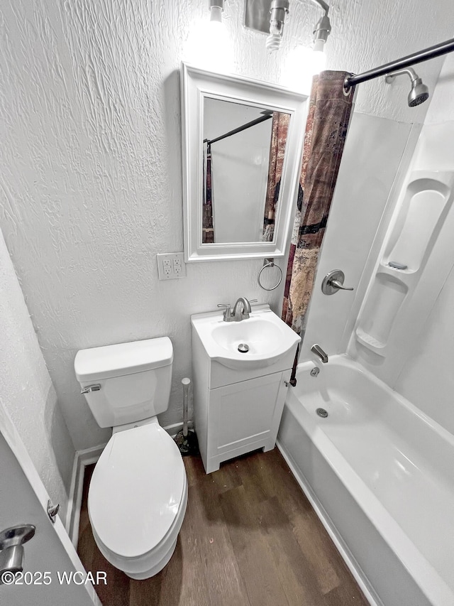 556 Cortlandt Ave, Lima, OH 45801 - bathroom featuring vanity, wood finished floors, shower / bath combination with curtain, and a textured wall