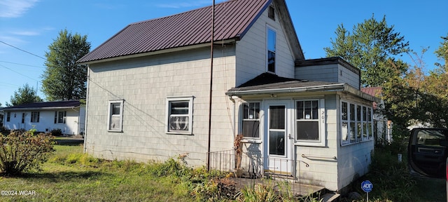 view of home's exterior