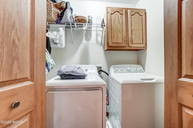 laundry room featuring cabinets and independent washer and dryer