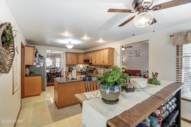 kitchen with stainless steel appliances, tasteful backsplash, sink, and kitchen peninsula