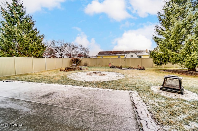 view of yard featuring a patio