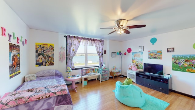 bedroom with light wood finished floors and a ceiling fan