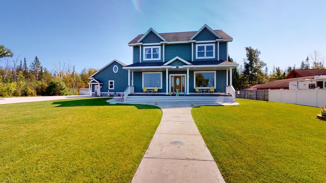 view of front facade featuring a front lawn and fence