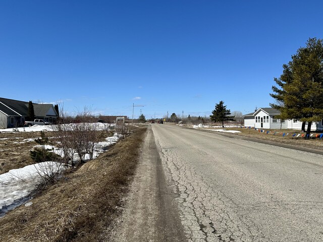515 Stempky St, Cheboygan, MI 49721 - photo 4