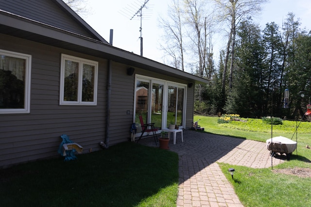 view of yard with a patio area