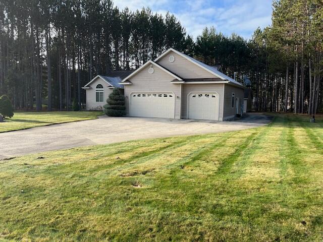 103 Misty Meadow Ct, Roscommon, MI 48653 - single story home with a garage, a front lawn, and concrete driveway